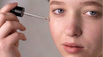 Bekas Jerawat Susah Hilang? Ini 4 Peeling Serum yang Bisa Jadi Solusi