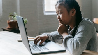 Menimbang Ulang Sekolah Daring di Tengah Krisis Global