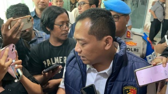 Polda Metro Bungkam Ditanya Alasan Pelimpahan Kasus Andrie Yunus ke TNI