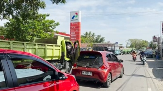 Tolong Tenang! Stok BBM di Sulawesi Selatan Aman, Meski Antrean Mengular