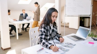 Drama Setelah Lebaran: Kenapa Transisi dari Rebahan ke Kerja Begitu Menyiksa?