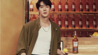 5 Ide Layering Outfit ala Yoo Yeon Seok, Bikin Penampilan Makin Memesona