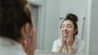 4 Facial Foam Bunga Sakura, Bersihkan Kotoran untuk Wajah Glowing dan Halus