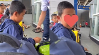 Viral Bocah Berani Naik Kereta Sendiri dari Cikarang - Purworejo, Alasannya Bikin Haru