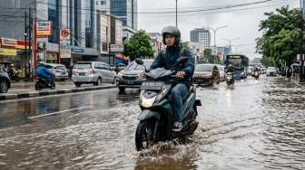 Apakah Motor Listrik Bisa Melewati Banjir? Ini 5 Rekomendasi yang Aman
