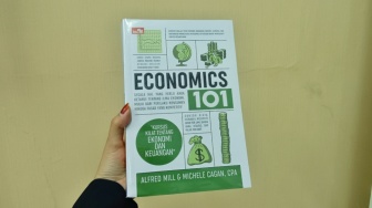 Jenuh Baca Data dan Angka? Yuk Belajar Seru Bareng Buku Economics 101