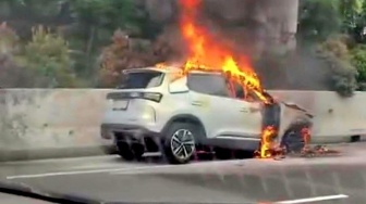 Chery Tiggo Cross CSH Terbakar Hebat di Tol Jagorawi, Sistem Keamanan Jadi Pertanyaan