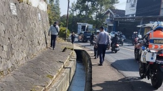 Waspada Saat Hujan! Jalur Pasekon-Cipanas Kini Dipagari Pembatas Usai Telan Korban Jiwa