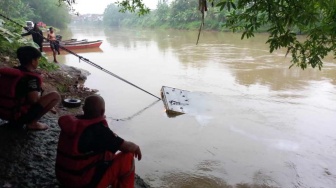 Tragedi Subuh di Sungai Citanduy: Detik-detik Truk Terjun Bebas 13 Meter, Sopir Hilang Ditelan Arus