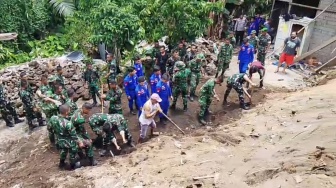 Gerak Cepat TNI Pasca-Gempa Sulut: Ratusan Prajurit Evakuasi Korban hingga Sisir Dampak Tsunami
