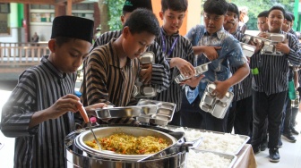 MBG Uji Sistem Prasmanan, Siswa Ambil Sendiri untuk Tekan Pemborosan