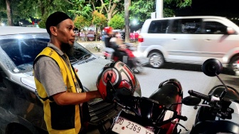 Gaji Rp6 Juta Sebulan, Profesi Juru Parkir Jadi Penyelamat Ekonomi Warga Makassar