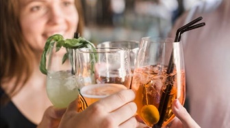 Dari Toast hingga Tasting: Cara Menikmati Minuman dengan Lebih Proper