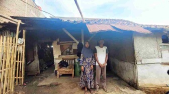 Hanya Jadi Objek Foto Tapi Tak Pernah Dibantu: Rumah Nyaris Roboh Dihuni Belasan Orang di Bandung