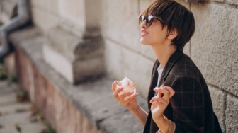 5 Parfum yang Cocok Dipakai saat Cuaca Panas: Tetap Segar Sepanjang Hari!