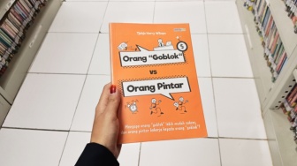 Gak Usah Sok Pintar deh! Refleksi di Buku Orang Goblok Vs Orang Pintar