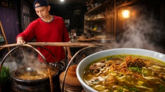 Legendaris Sejak 1965, Ini 5 Fakta Soto Kuali Mbah Sumarsono yang Tak Pernah Sepi