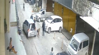 Sopir Taksi Online Cabul Ditangkap di Depok: Polisi Temukan Sabu, Kondom, hingga Obat Kuat!