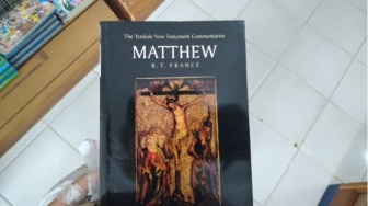 Kisah di Balik Golgota: Memahami Injil Matius sebagai Narasi Agung Sang Mesias.