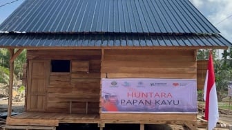 Kayu Hanyutan Banjir di Aceh dan Sumut Dimanfaatkan Warga jadi Material Huntara