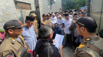 Duh! Usai Ibadah Jumat Agung, Kantor Yayasan Tesalonika Teluknaga Disegel Satpol-PP