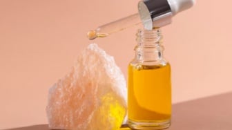 7 Serum Vitamin C Terbaik 2026 untuk Bekas Jerawat Membandel, Wajah Auto Cerah