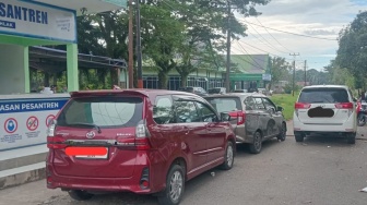 Pesantren Darul Istiqamah Maros Tutup Jalan, Pesta Pernikahan Warga Terancam Batal