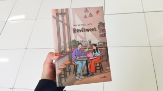 Dear Writers, Let's Revisweet! Lingkaran Setan Penulis dan Revisi Berdarah