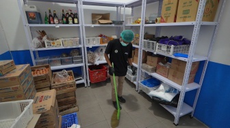 Sapu dan Harapan: Cerita Penyandang Disabilitas di Balik Kebersihan Dapur MBG di Karanganyar