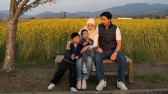 Pesona Nikita Willy Berhijab Saat Liburan di Jepang Curi Perhatian