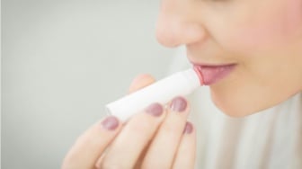 5 Lip Balm Aman dan Murah: Rahasia Wajah Segar ke Sekolah Tanpa Pucat!
