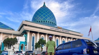 Kesan Haru dari Pelataran dan Kubah Raksasa Masjid Al Akbar Surabaya Jatim