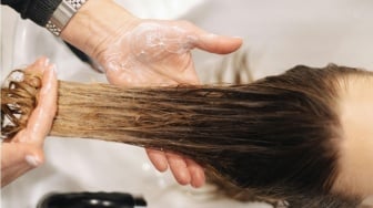 5 Rekomendasi Masker Rambut untuk Hasil Rambut Selembut Sutra