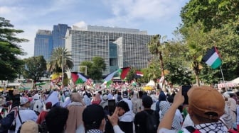 Ribuan Massa Kepung Kedubes AS, Beri Penghormatan untuk 3 Prajurit TNI yang Gugur di Lebanon