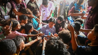 Apatisme yang Dipupuk: Ketika Rakyat Melepas Nasibnya Sendiri