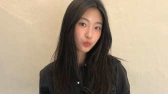 Casual sampai Mid-Formal Look, Sontek 4 Ide Outfit Kemeja ala Oh Ye Ju Ini!