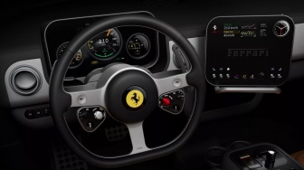 Mantan Desainer iPhone Pilih Tombol Fisik untuk Mobil Listrik Ferrari Ketimbang Layar Sentuh