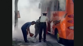 Bantu Padamkan Bus Terbakar Pakai APAR Kantor, Satpam BRI Ajibarang Tuai Respon Positif