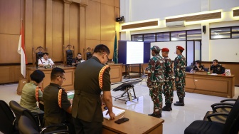 Suasana sidang perdana kasus dugaan penculikan dan pembunuhan kepala cabang (kacab) bank di Pengadilan Militer II-08, Jakarta, Senin (6/4/2026). [ANTARA FOTO/Dhemas Reviyanto/agr]