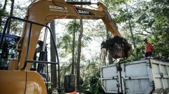 Ancaman Banjir dan Longsor, Eiger Adventure Land Angkat 6 Ton Sampah di Puncak