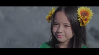 Lagu Gala Bunga Matahari: Merefleksikan Kehilangan dan Kerinduan Mendalam