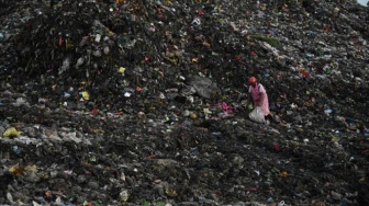 Indonesia dalam Pusaran Waste Colonialism: Saat Limbah Global Berlabuh di Negeri Sendiri