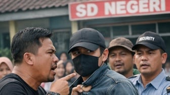 Detik-detik Ayah Amankan Pria Misterius yang Incar Anaknya di Depan Sekolah