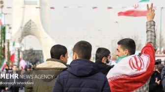 13 Jam Jelang Dibom AS, Kaum Muda Iran Bikin 'Tameng Manusia' di Pembangkit Listrik