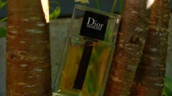 5 Parfum Cowok Terbaik Isi Ulang, Wanginya Nempel dan Meninggalkan Jejak