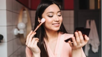 Urutan Pakai Sunscreen dan Cushion yang Benar agar Tidak 'Pilling'