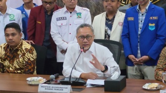 Zulhas Akui Konflik Global Hantam Ekonomi RI: Karung Gabah Langka, Ongkos Pesawat Melejit!