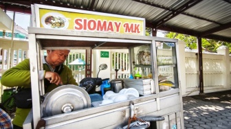 Efek Konflik Global: Plastik Langka, Pedagang Siomay hingga Penjual Jus Tercekik Biaya Produksi