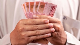 Gaji UMR: Cukup di Atas Kertas, Berat di Kehidupan Nyata