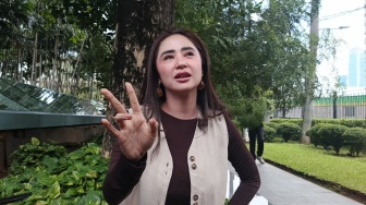 Momen Ibu Dewi Perssik Bagi-Bagi THR Rp15 Ribu Viral hingga Dicibir, Sosok Penyebar Video Terungkap